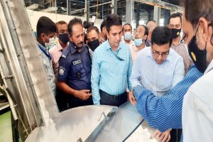 সোনারগাঁয়ে সয়াবিন তেল কারখানায় অভিযান