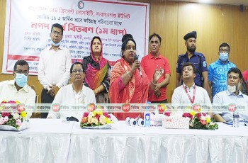 করোনায় ক্ষতিগ্রস্থদের অর্থ বিতরণে মেয়র আইভী